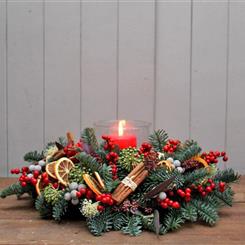 Festive table arrangement 