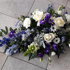 White and blue teardrop spray