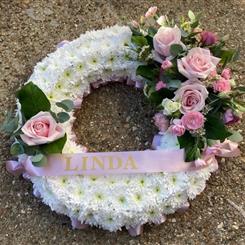 White based wreath with pink clusters