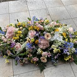 Soft spring casket spray 